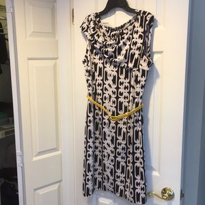 Black and white chain style print dress